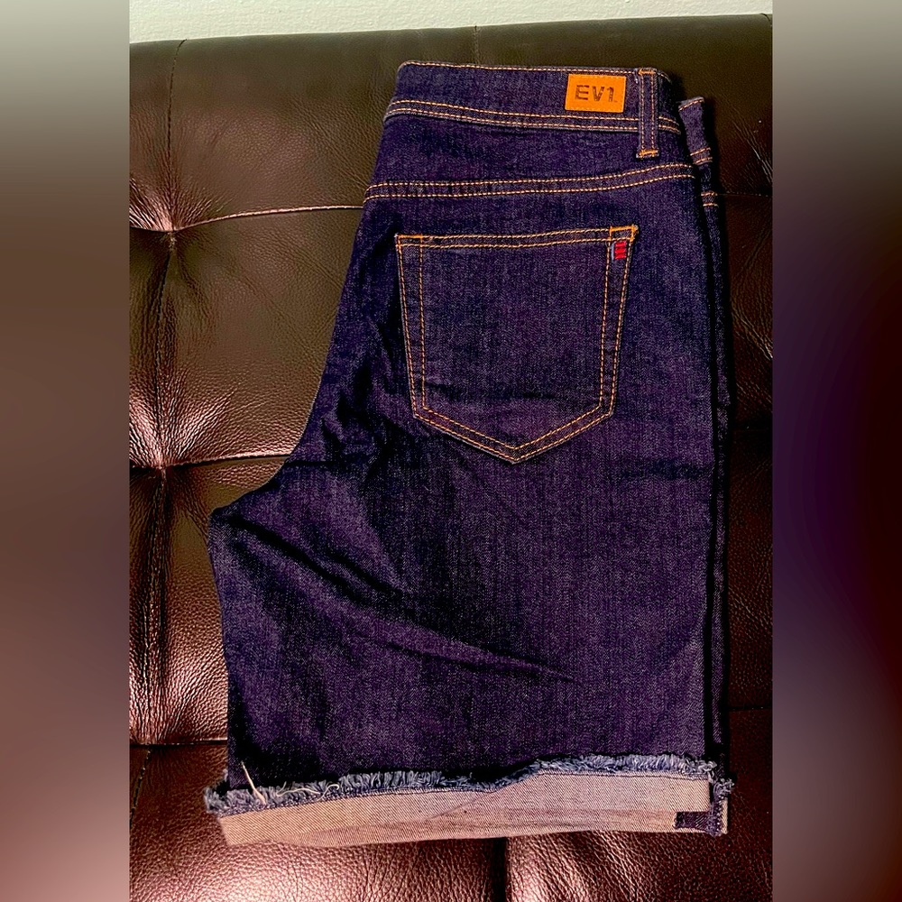 EV1 Ellen DeGeneres shorts, size 6, maddy straight leg, new